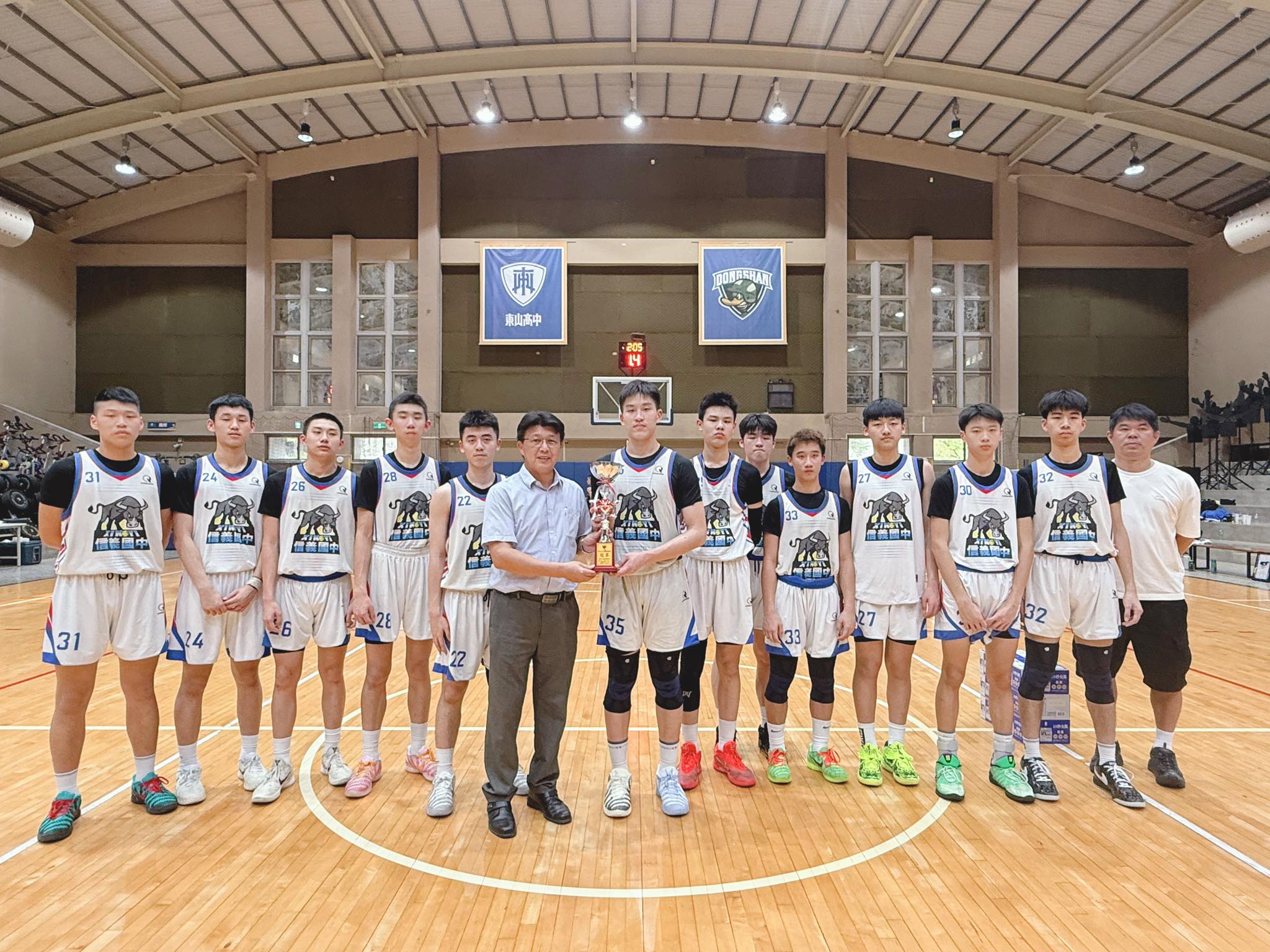 賀!本校籃球隊參加「台中東山高中籃球邀請賽」榮獲國中組冠軍！